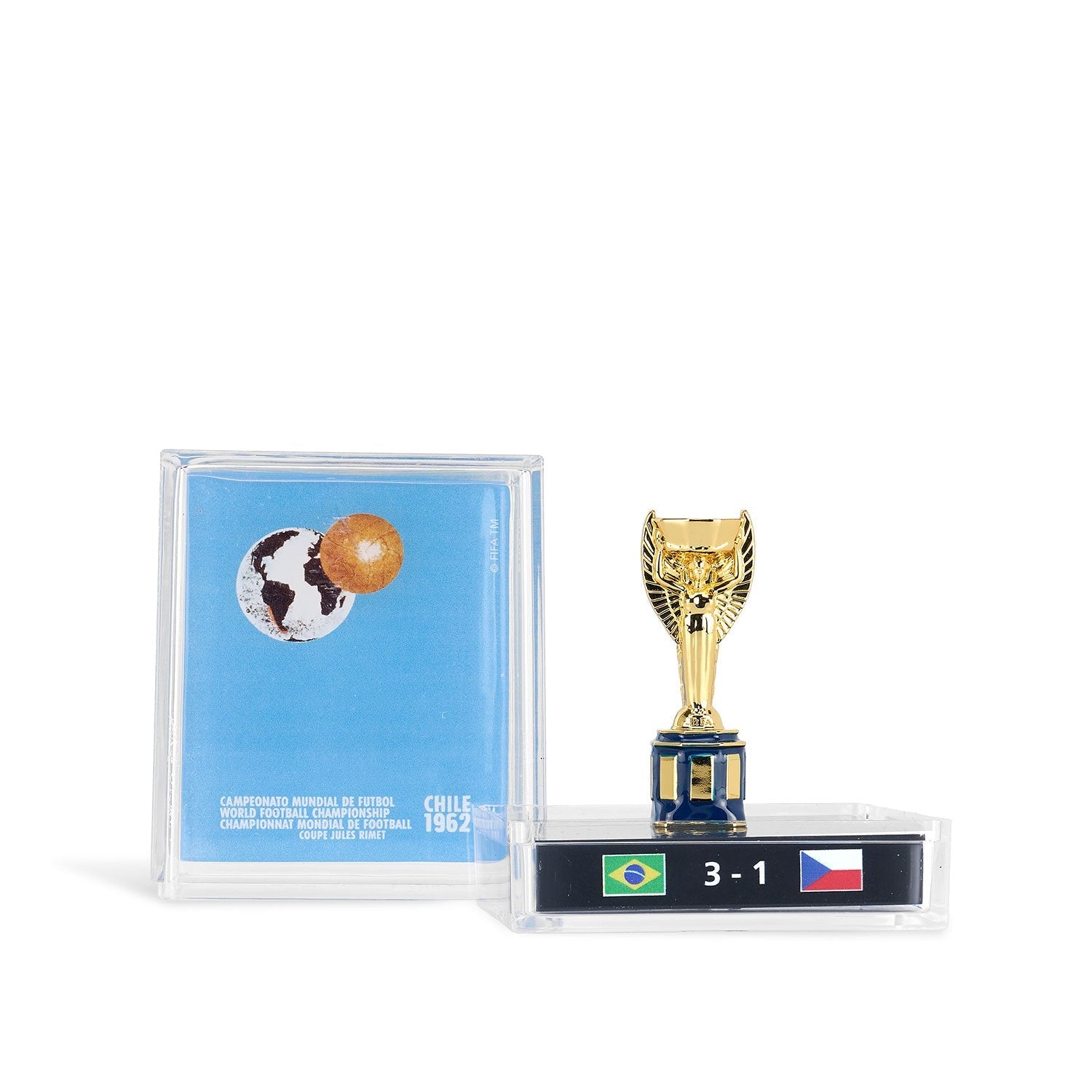 FIFAワールドカップ チャンピオン記念プレート 45mm Licensed 1962 FIFA World Cup Replica Trophy – FIFA Official Store