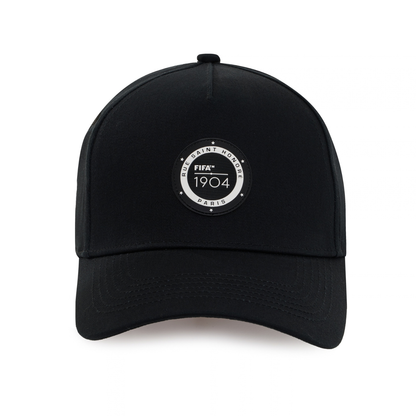 Gorra negro obsidiana con escudo «FIFA 1904»